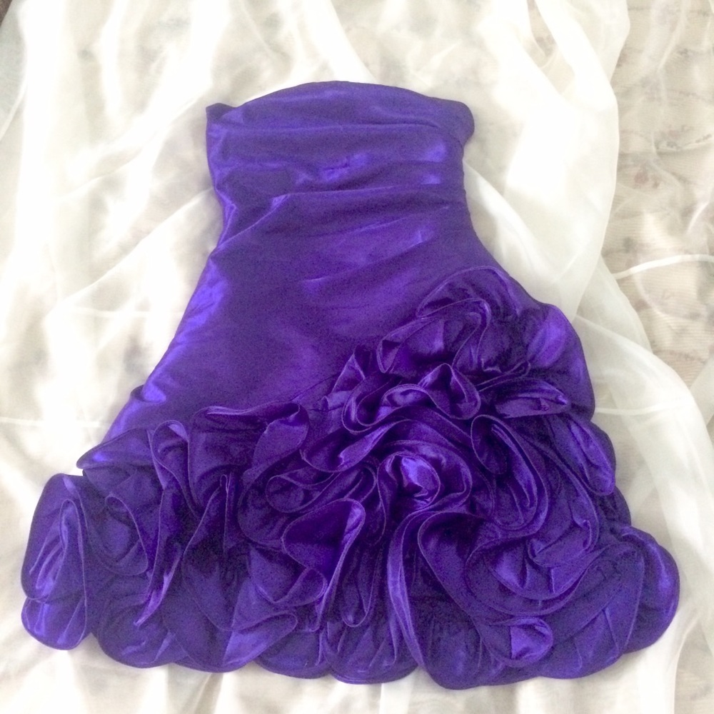 Onyx Nite Strapless Party Dress.